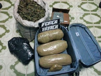 Polícia Militar recupera moto roubada e apreende mais de 9 kg de maconha