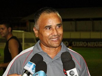 Novo treinador do azulão