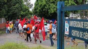 Trabalhadores rurais marcham até Maceió