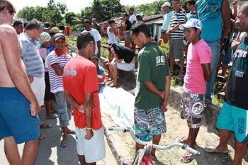 . O crime ocorreu na madrugada deste domingo (24), na Rua Leonel Gomes, próximo a linha férrea daquela cidade.