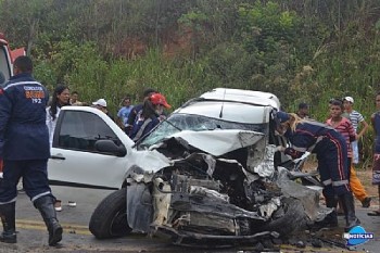 Grave acidente deixa três pessoas feridas na rodovia BR-101, em Novo Lino