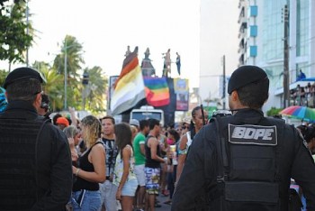 O GGAL também defende a criação de novas políticas de inclusão para gays, lésbicas e traves