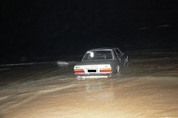 Carro é ‘encontrado’ boiando na Praia do Francês