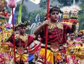 Em Bali, na Indonésia, cerimônia marcou o último por-do-sol de 2013