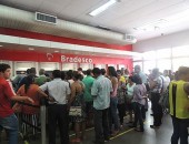 O Sindicato dos Bancários foi acionado outra vez por clientes para intervir na situação caótica.