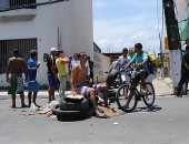 Manifestantes alegam não ter água encanada há cinco dias