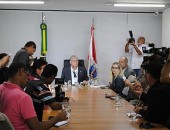 Governador concede coletiva após reunião com militares e deputados estaduais