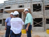 Secretário de Habitação, Mac Lira, vistoria obras junto com prefeito Rui Palmeira