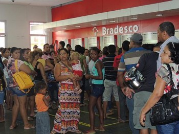 O Sindicato dos Bancários foi acionado outra vez por clientes para intervir na situação caótica.