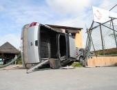 Condutor 'cochila' e invade loja de fotografias na Cruz das Almas