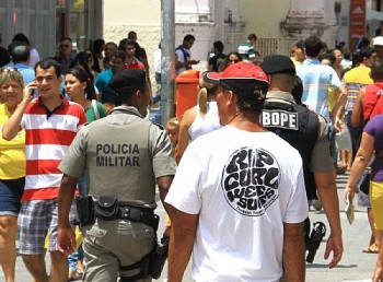 Policiamento garante segurança aos consumidores no Centro de Maceió