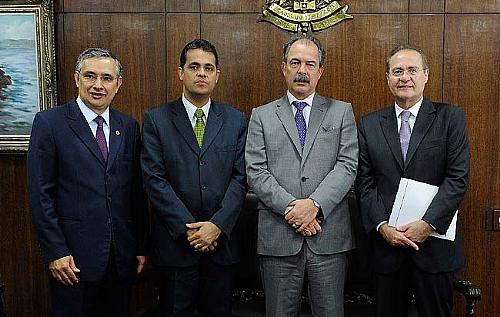 Renan com o ministro Mercadante e dirigentes da Univasf