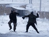 Rebeldes disputaram guerra de bolas de neve em um momento de diversão