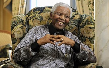 O ex-presidente Nelson Mandela fotografado durante uma reunião em hotel no centro de Londres em 24 de junho de 2008.