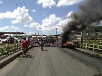 São Luiz do Quintude: AL 101 é bloqueada em protesto