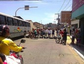 Segundo moradores, bairro está sem água há cinco dias