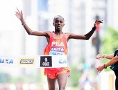 Trabalho em equipe dos quenianos funciona, e Edwin Kipsang fatura o bicampeonato da São Silvestre