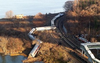 rem que saiu dos trilhos na manhã deste domingo no Bronx, em Nova York