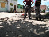 Agentes da Força Nacional fazem a perícia no local