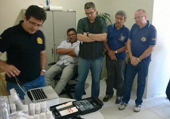 Reagente para identificação de explosivos