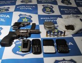 Armas, munições, droga e celulares foram apreendidos