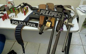 Polícia Civil apreende arsenal em Feira Grande