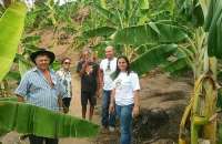 Produtores aprendem a elaborar fertilizante natural para cultivo