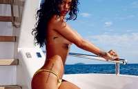 Rihanna de topless