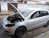 Carro é encontrado depenado em Jatiúca