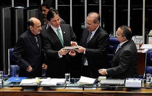 Renan recebe texto substitutivo da reforma do Código Penal entregue nesta quarta-feira