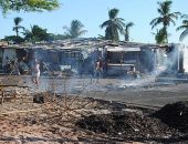 Moradores de favela protestam contra demolição de barracos