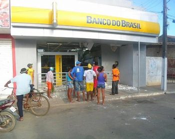 Agêncas foram parcialmente destruídas durante a ação criminosa