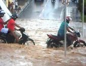 Em poucos minutos, chuva faz estragos em várias ruas de Arapiraca