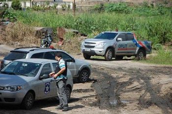 Delegado Ricardo Meneses coordena incineração de drogas apreendidas