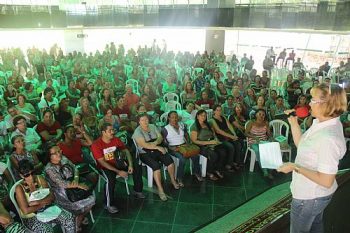 Após 20 dias, servidores encerram greve na rede municipal de ensino