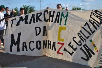 Após negociação a Marcha foi liberada e os manifestantes seguem para o Posto Sete.