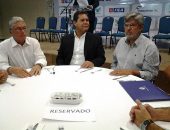 Presidenciável Aécio Neves é sabatinado em evento dsa Fiea