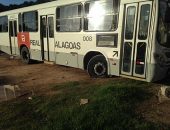 Taxistas murcham pneus de ônibus