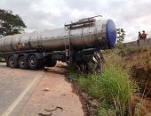 Caminhão-tanque tomba e deixa uma vítima fatal na BR 101