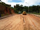 Deslizamento interdita alça na Avenida Pierre Chalita