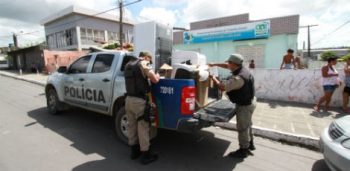 Arrependida, muita gente devolveu produto saqueado à Polícia