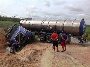 Caminhão-tanque tomba e deixa uma vítima fatal na BR 101