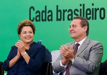 Renan e a presidente Dilma durante solenidade nesta quarta em Brasília