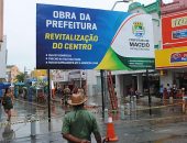 Bombeiros removeram placa por ameaça de cair