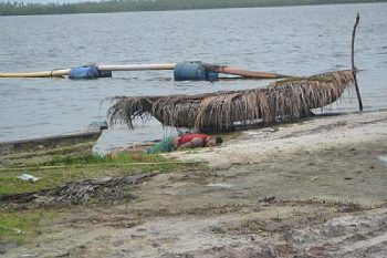 Corpo foi encontrado na Lagoa Mundaú crivado de balas