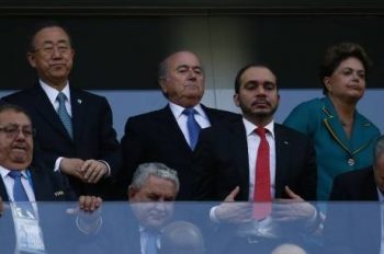 Dilma Rousseff ao lado de outras autoridades, como o presidente da Fifa, Joseph Blatter, e o secretário-Geral da ONU, Ban Ki-Moon