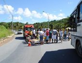 Motociclista e garupa ficaram feridos e foram socorridos