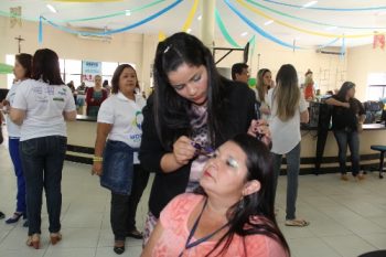 Funcionários do Centro Administrativo recebem dia de beleza