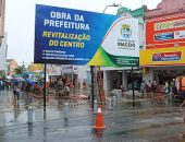 Bombeiros removeram placa por ameaça de cair