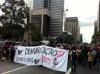 Protesto de Índios na Avenida Paulista